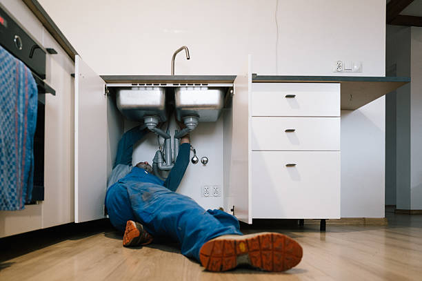 Professional Leak Detection technician working in Cambridge, IL